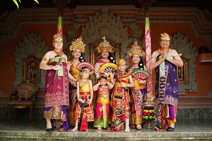 Balinese Dress Photoshoot with Children